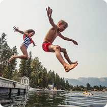 Kids-jumping-off-dock